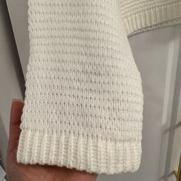 Express cream colored sweater NWT - Picture 3 of 7